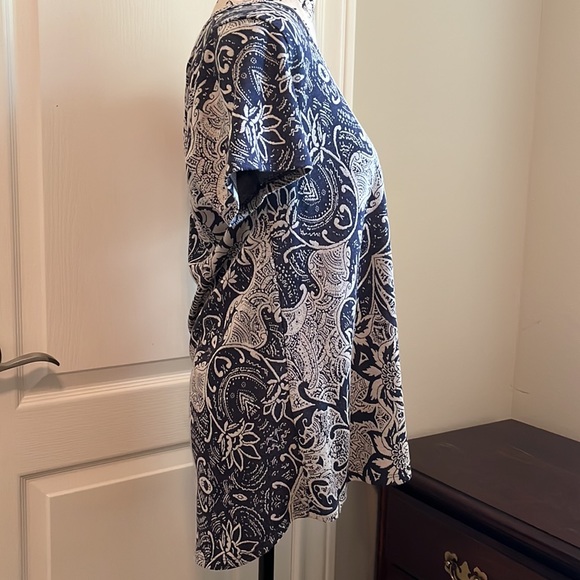 LuLaRoe Classic T - Size Small. Jacquard material - Picture 7 of 12